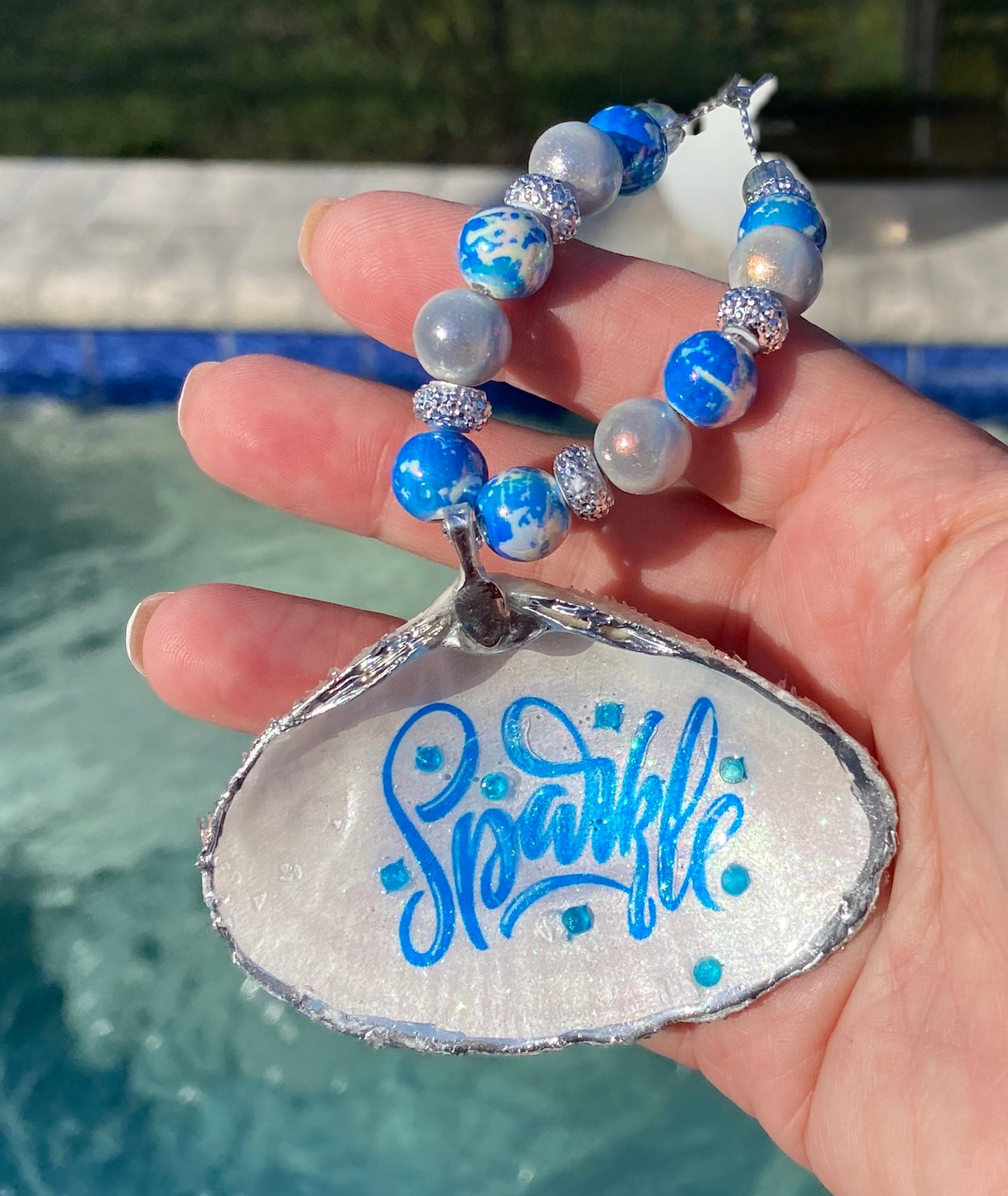 “Sparkle” on clam shell