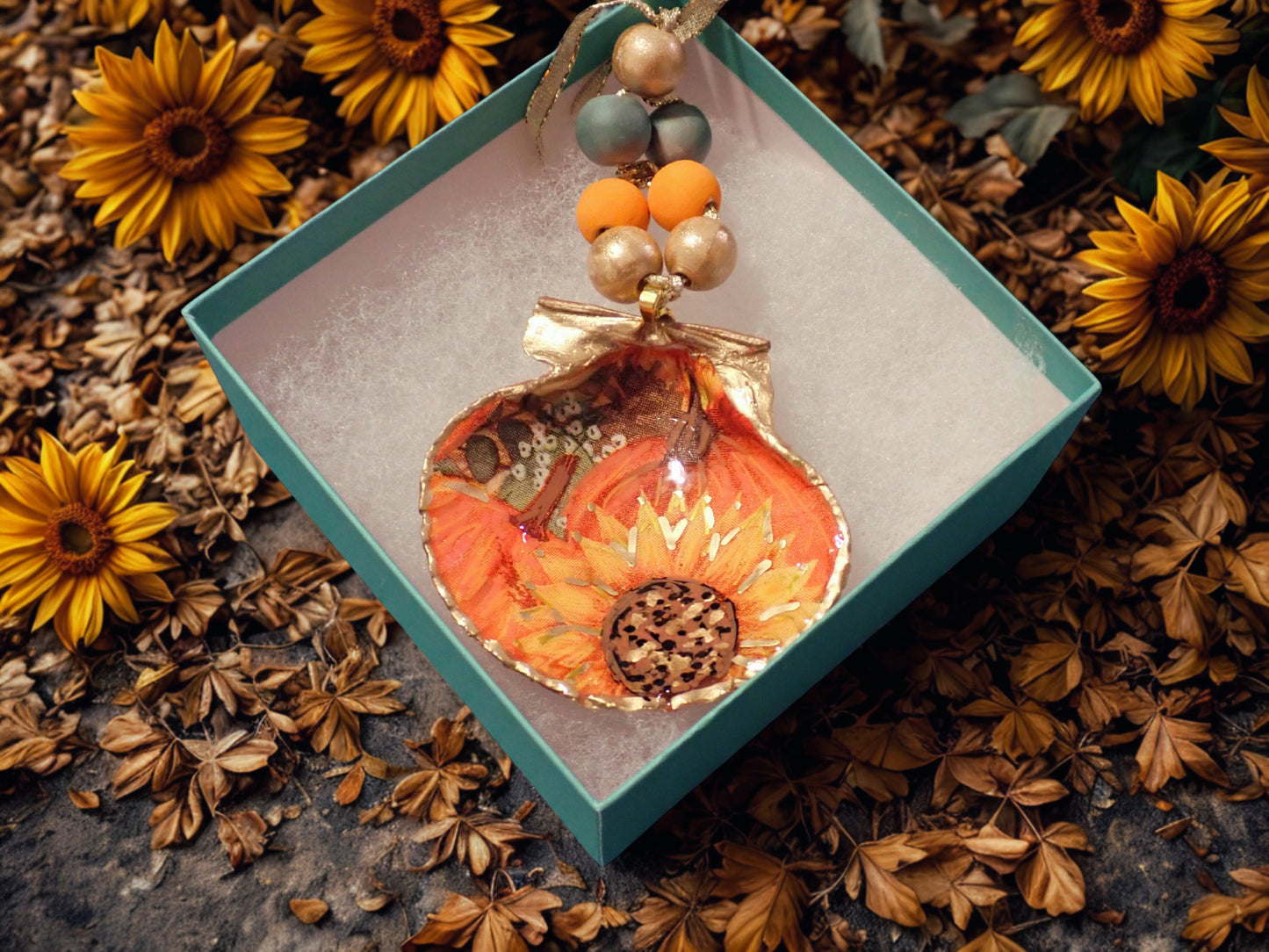 Sunflower with pumpkin-scallop shell