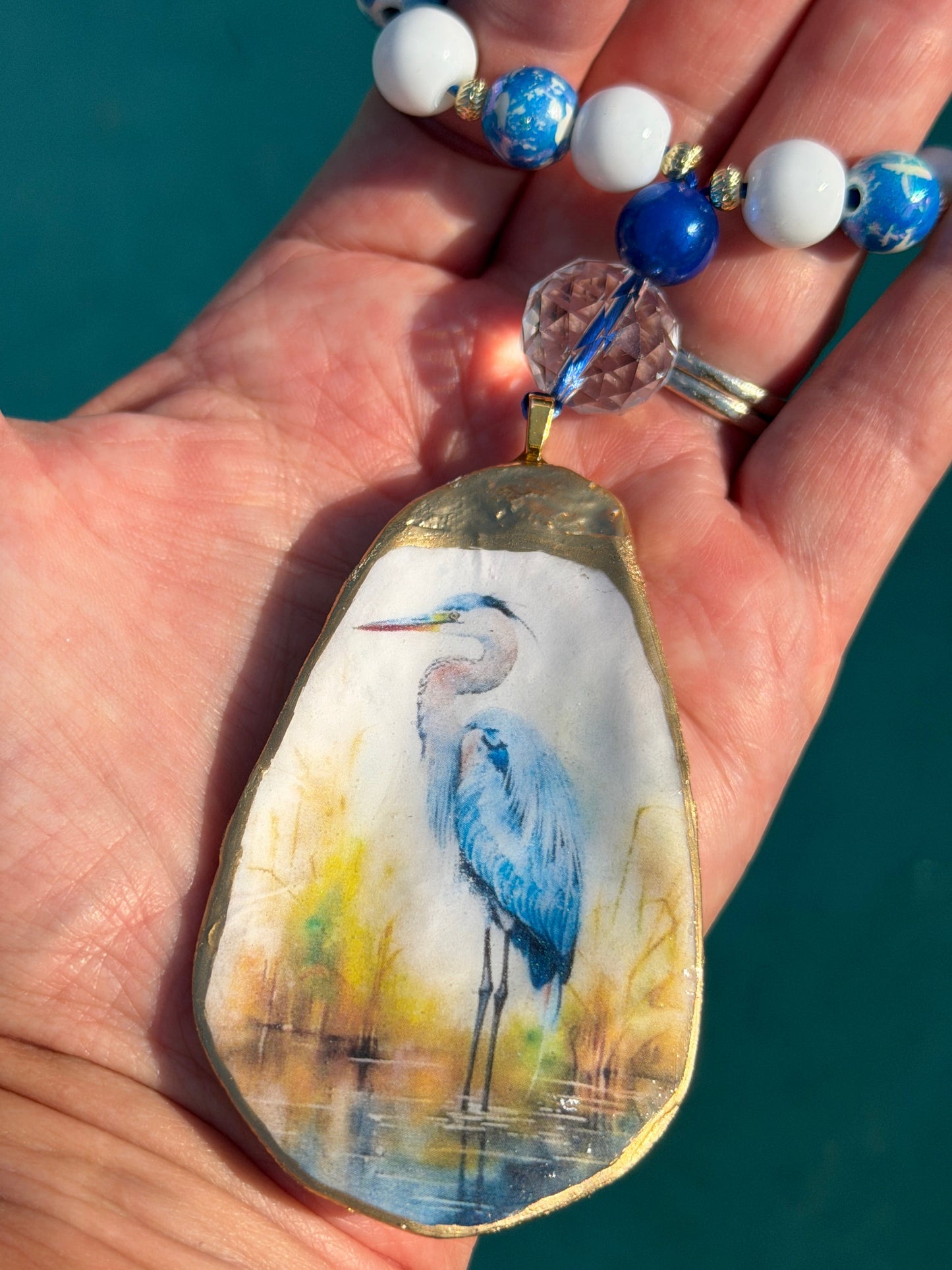 Blue Heron Coastal Keepsake Charm – Handcrafted Oyster Shell Gift