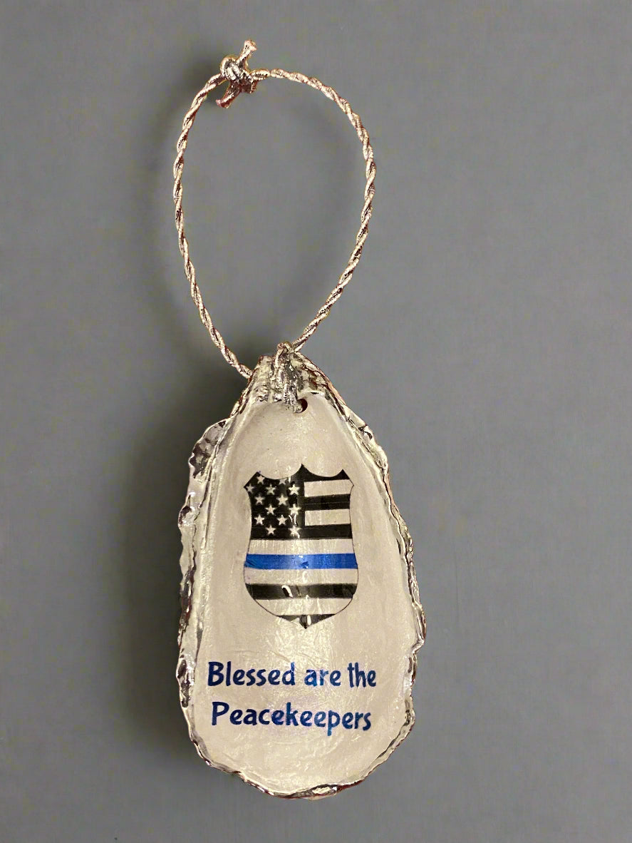 Decorative ornament with a flag design 