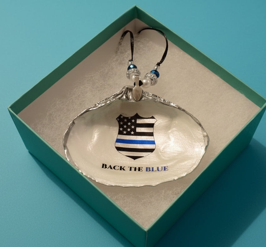 Thin Blue Line badge “Back  The Blue” -Clam